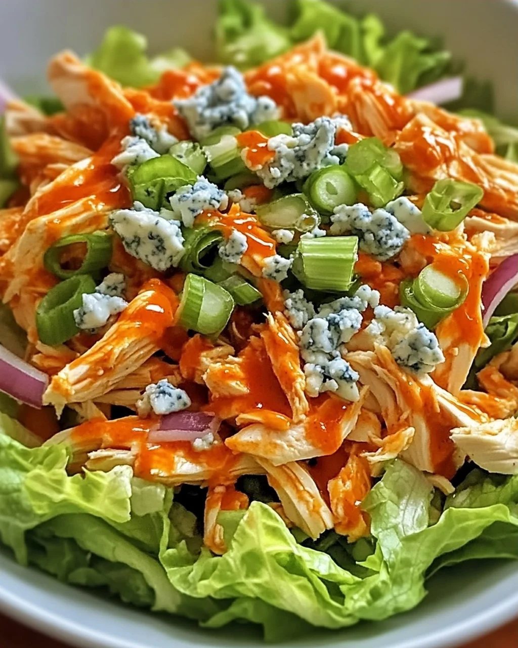 Buffalo-Hühnchen-Salat: Schnell & Würzig genießen