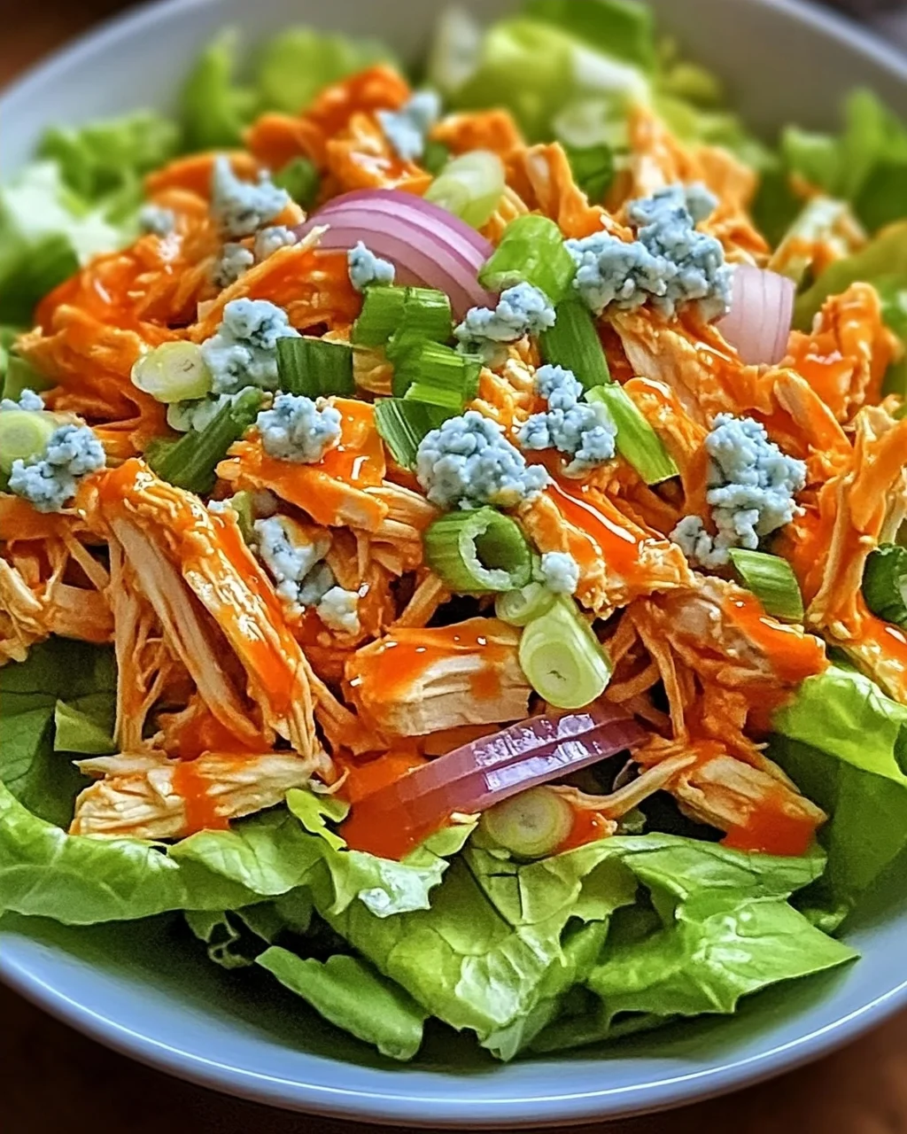 Buffalo-Hühnchen-Salat: Schnell & Würzig genießen