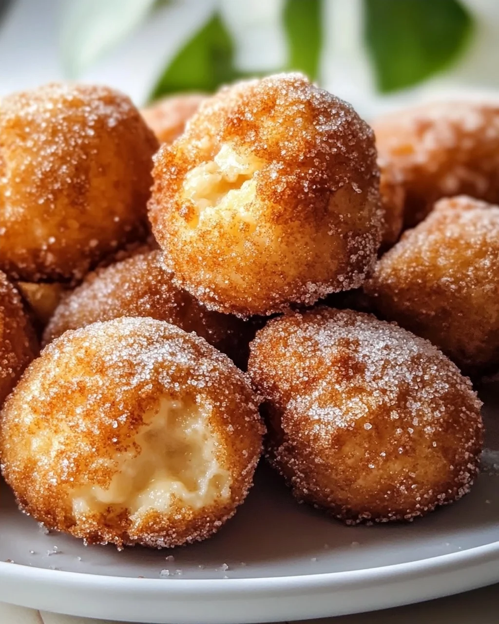 Knusprige Frühstücks-Fritter-Bites mit Zimtzucker